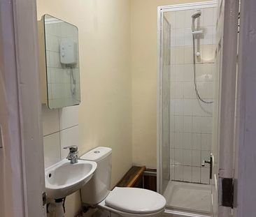 Studio Flat, Harehills Avenue, LS8 - Photo 1