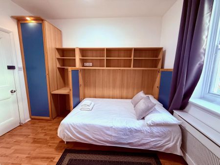 Flat 413 Fulham Palace Road, Fulham W6 9HH - Photo 2