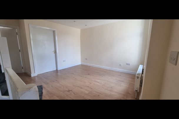 3 Bed Flat, Ilford Lane, IG1 - Photo 1