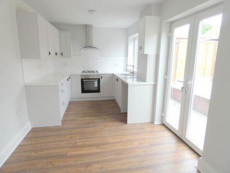3 bedroom terraced house to rent - Photo 4