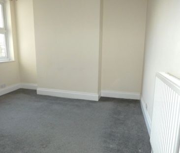 3 bed House - To Let - Photo 5