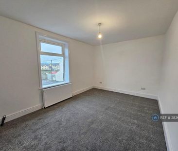 3 bedroom end of terrace house to rent - Photo 3