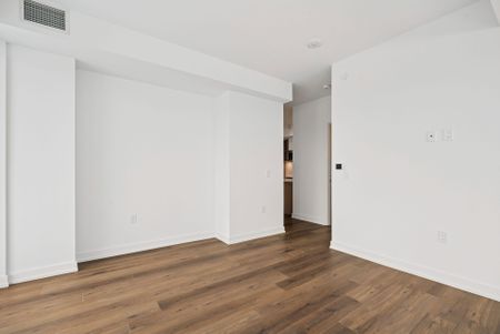 For Lease - 333 Sunseeker Avenue Unit# 524, Innisfil, Ontario - Photo 2