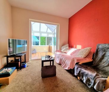 5 bedroom semi-detached house to rent - Photo 2