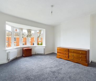 3 bedroom flat to rent - Photo 3