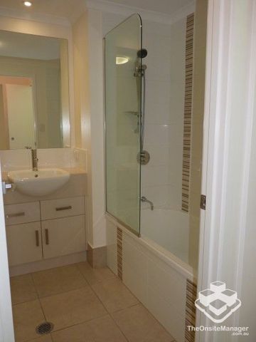 Two bedrooms, two bathrooms, apartment unit, West End, Townsville - Photo 4
