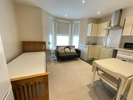 Studio to rent - Photo 3