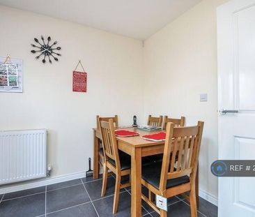 3 bedroom semi-detached house to rent - Photo 2