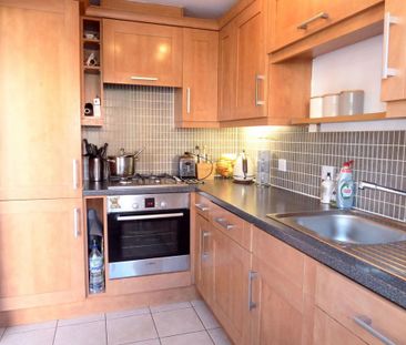 2 bedroom semi-detached house to rent - Photo 2
