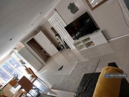 3 bedroom terraced house to rent - Photo 3