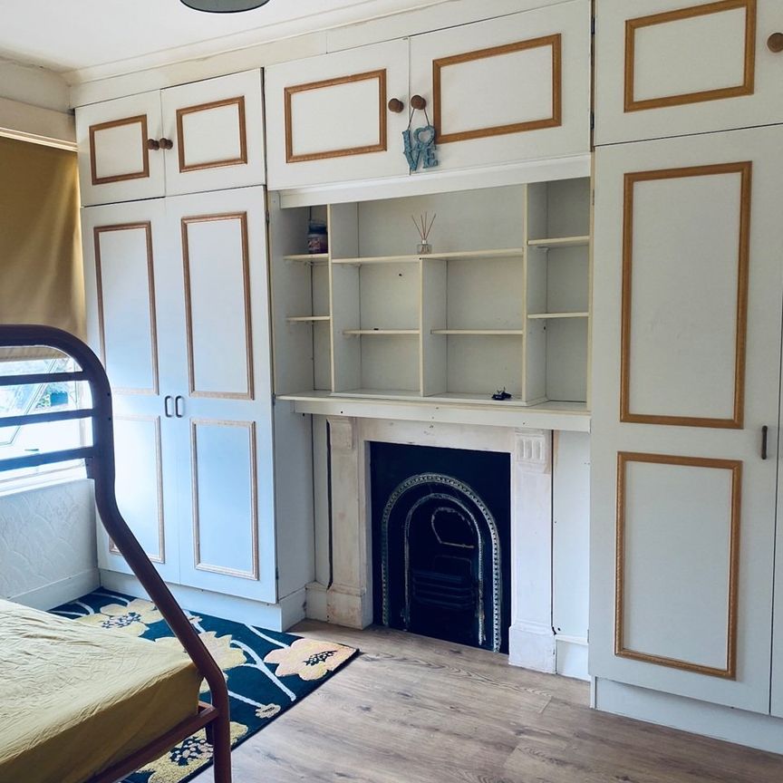 Room in a Shared House, Navarre Road, E6 - Photo 1