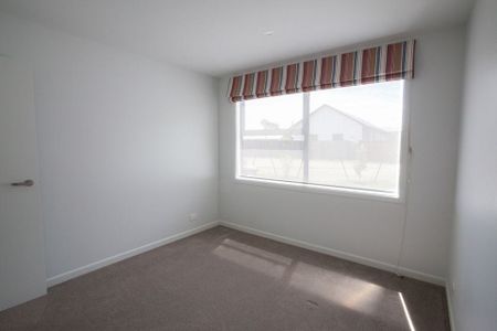 3 Bedroom House On A Large Private Rear Section - Photo 5