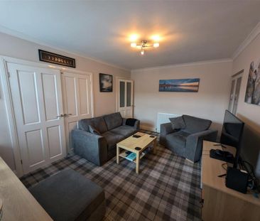 3 bedroom flat to rent - Photo 3