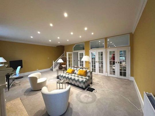 Thameside, Henley On Thames, RG9 - Photo 1