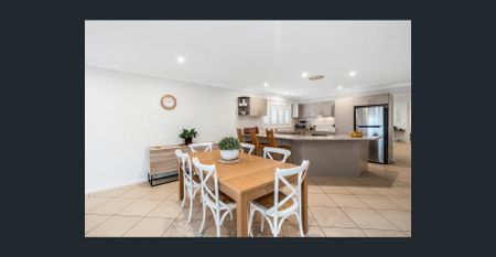 Modern Family Living - 13.3kW Solar + 15kW Battery Included - Photo 2