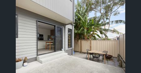 Easy Living Townhouse - Fully Furnished - Photo 3