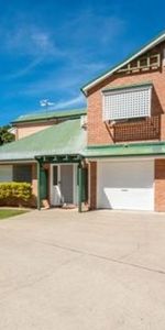 Spacious Townhouse, get in quick!! - Photo 3