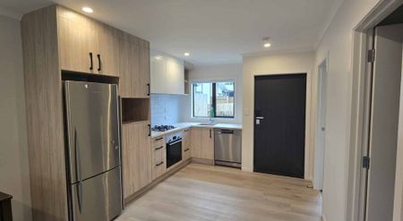 Modern Two Bedroom Townhouse in Prime Hamilton East Location - Photo 2