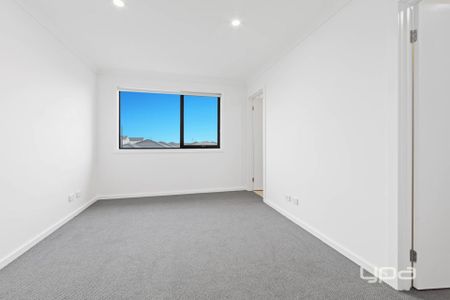 4 BEDROOM TOWNHOUSE - Photo 4