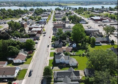 For Lease - 241 Jarvis Street, Fort Erie, Ontario - Photo 2