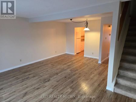 3 BENTBROOK CRESCENT - Photo 2