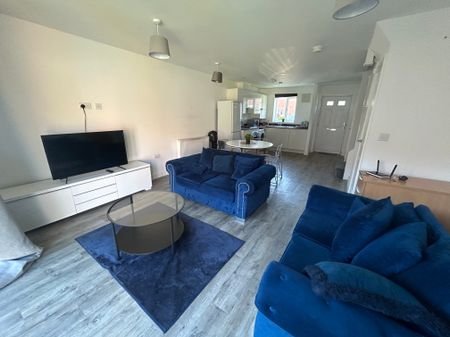 3 bedroom end of terrace to rent Saxelbye Avenue, Derby - Photo 2