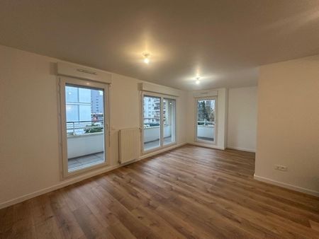 location Appartement T3 DE 63.5m² À COLOMBES - Photo 2