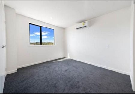 3 Bedroom property in Flatbush - Photo 4