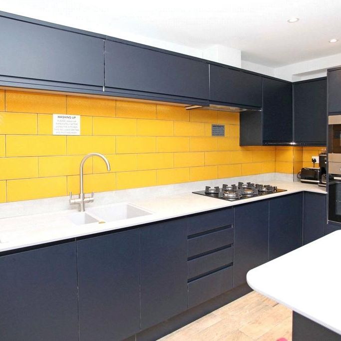 1 bedroom in a house share to rent - Photo 1