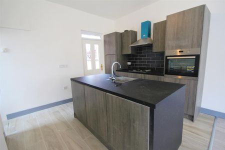 3 bedroom end of terrace house to rent - Photo 5