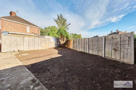 3 bedroom semi-detached house to rent - Photo 2