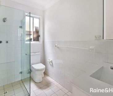 LOWER APARTMENT IN GREAT LOCATION! - Photo 4