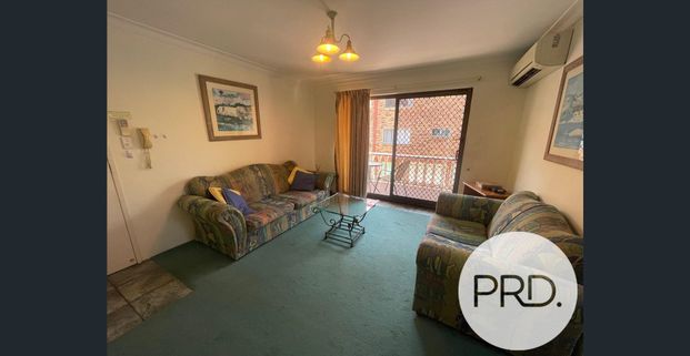 FULLY FURNISHED EXTRA 2 BEDROOM UNIT IN CHERMSIDE L/O - Photo 1