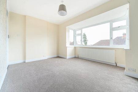 Semi-detached House to rent - Cambridge Road, Rochester, ME2 - Photo 4