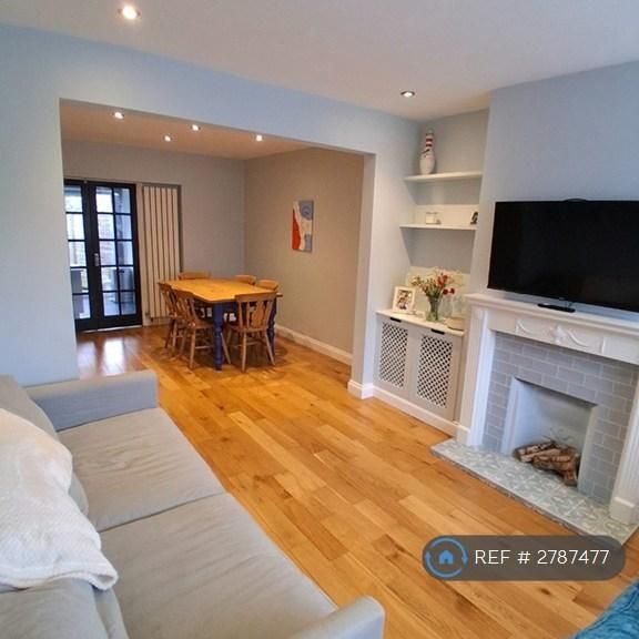 3 bedroom semi-detached house to rent - Photo 1