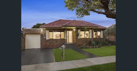 Immaculately presented family home - Photo 4