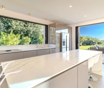 Maison à louer Roquefort Les Pins, Cote d'Azur, France12 000 EUR / ... - Photo 1