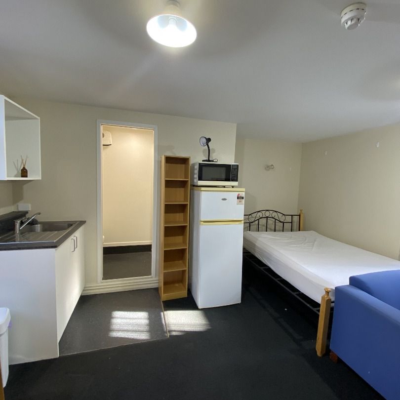 Centrally located boarding house - Photo 1