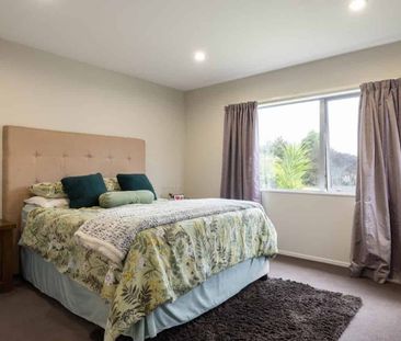 Family living on Alpers Ridge - Photo 4