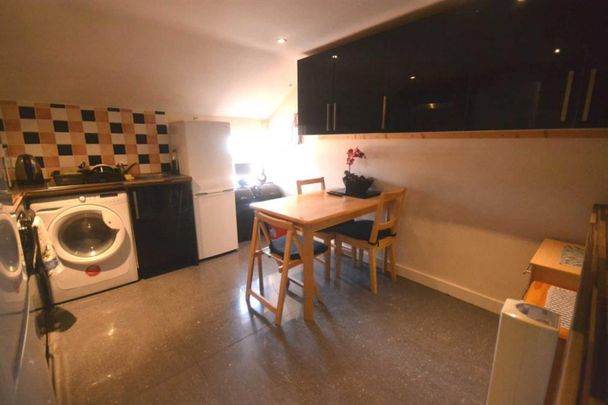1 bedroom Flat To Let - Photo 1