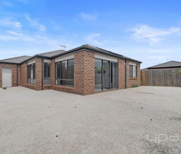 THREE BEDROOM FAMILY HOME - Photo 3