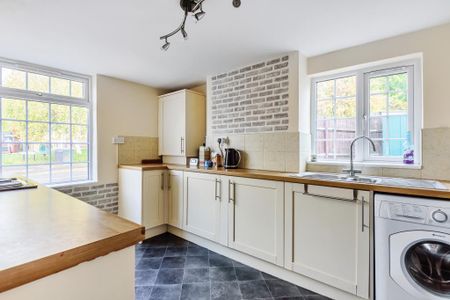 2 bedroom terraced house to rent - Photo 4