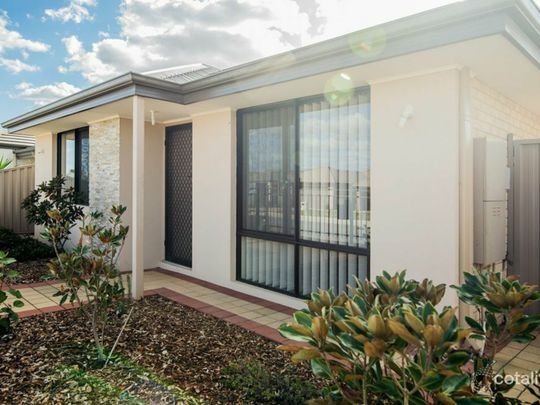 BREAK LEASE - Modern Family Comfort in a Prime Southern River Location - Photo 1