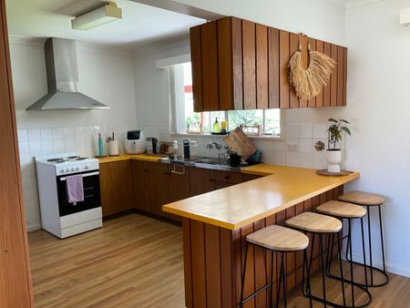 Three bedroom home, fully fenced, close to Schools. - Photo 2