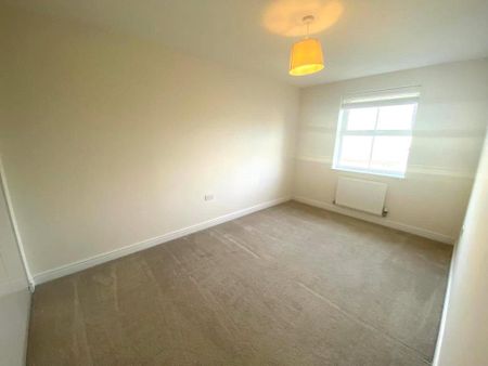 4 bedroom end of terrace house to rent - Photo 4