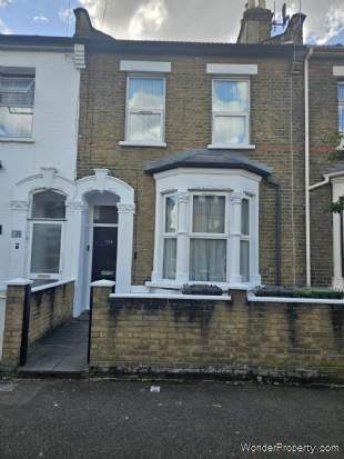 3 bedroom property to rent in London - Photo 4