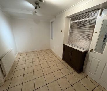 Runnymede Road - Photo 2