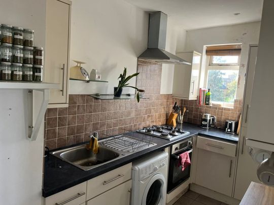 2 Bed Flat, Evering Road, N16 - Photo 1