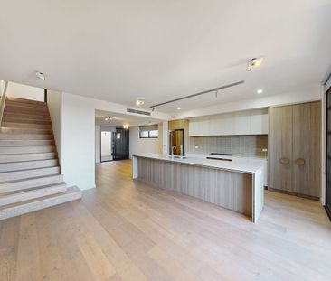 Stunning Four Bed Townhouse Near The Bay - Photo 3