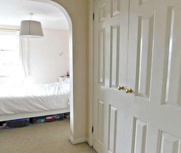 West View, Shrubbery Close, High Wycombe, HP13 - Photo 2